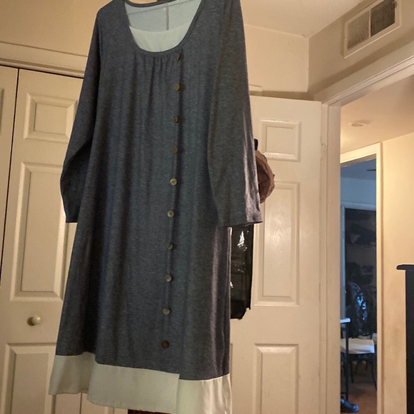 Light weight dress w buttons down front nice - Picture 1 of 8